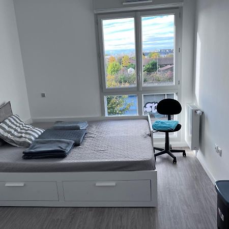 Chambre Privee Dans Un Appartement A 37 Min De Champs Elysees سارتروفيل المظهر الخارجي الصورة