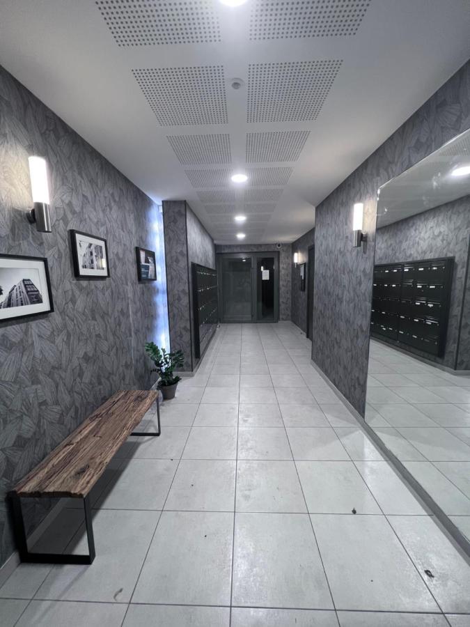 Chambre Privee Dans Un Appartement A 37 Min De Champs Elysees سارتروفيل المظهر الخارجي الصورة
